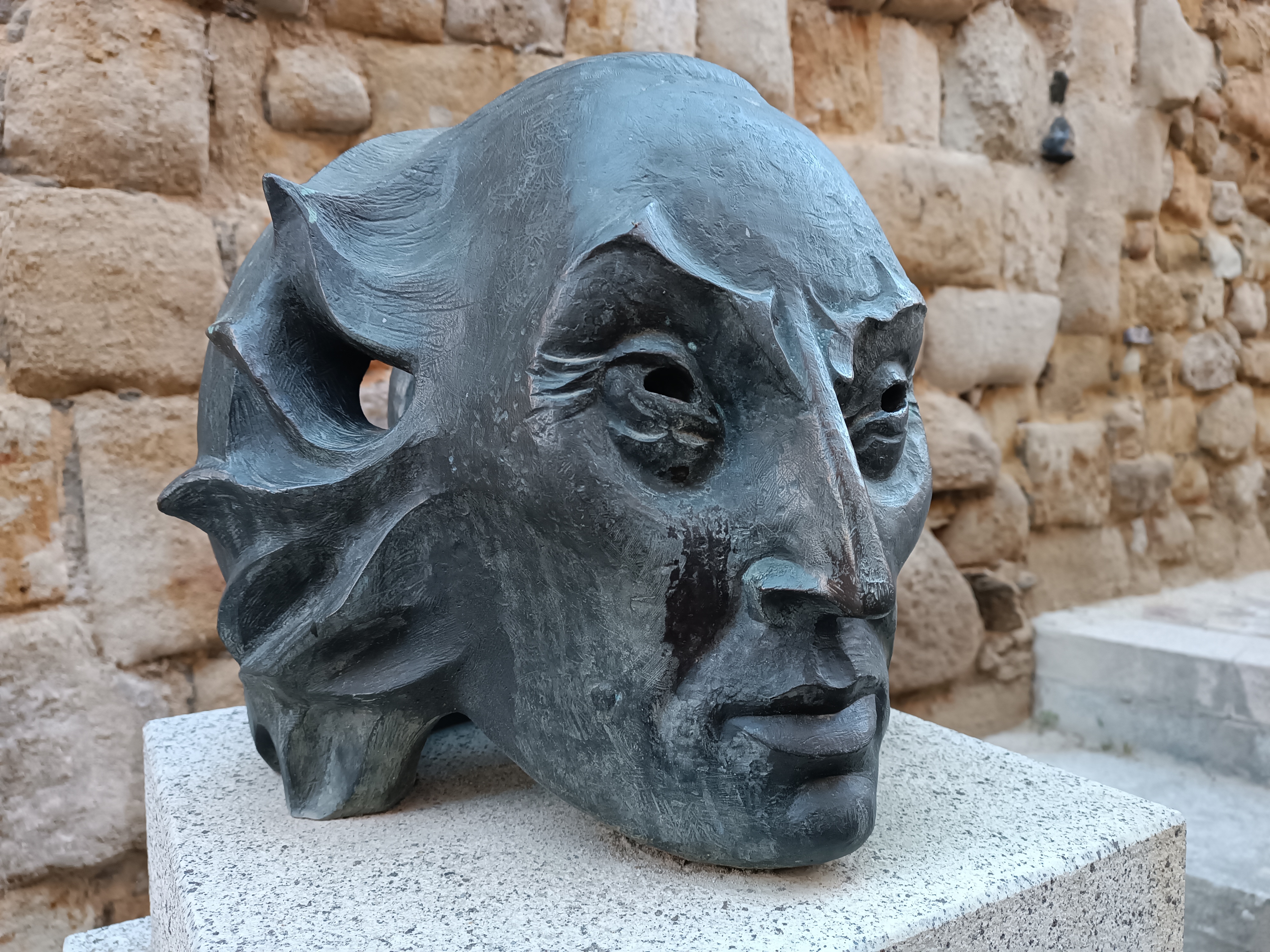 ../_images/busto_torres.jpg